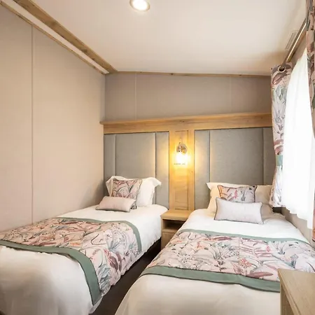 Host & - Fieldview Lodge, Ashdown Retreat * Pickering