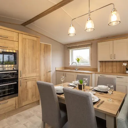 Host & - Fieldview Lodge, Ashdown Retreat Шале *