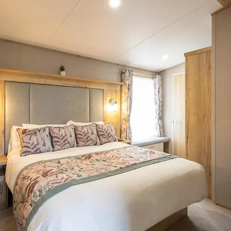 Host & - Fieldview Lodge, Ashdown Retreat Pickering