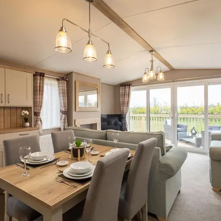 Host & - Fieldview Lodge, Ashdown Retreat * Pickering