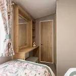 Host & - Fieldview Lodge, Ashdown Retreat * Pickering